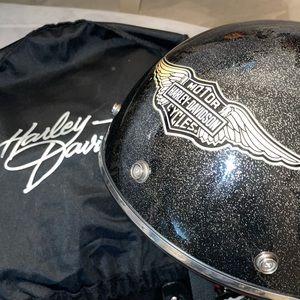Harley Davidson 💯 authentic ladies helmet.